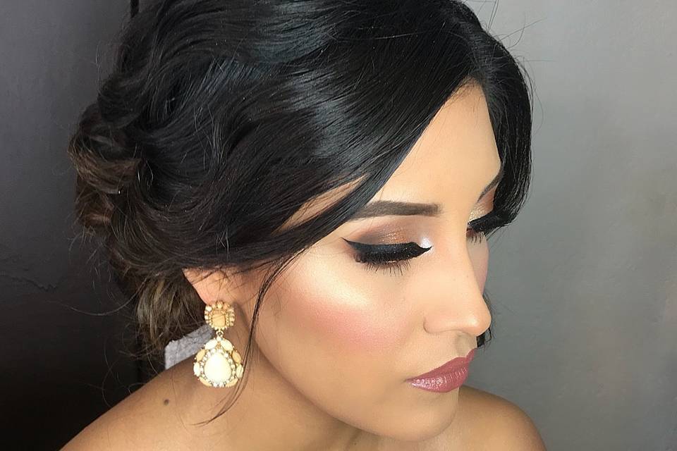 Maquillaje y peinado