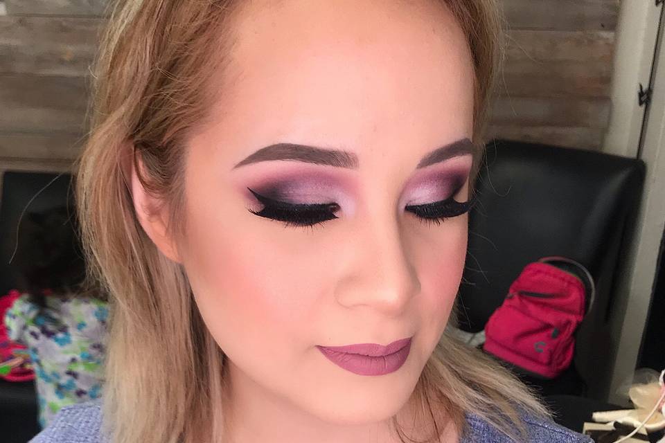 Maquillaje y peinado