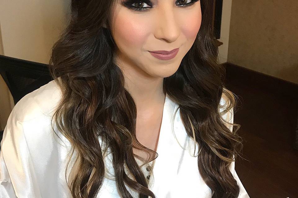 Maquillaje y peinado