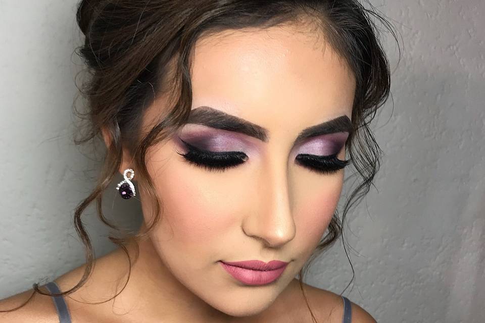 Maquillaje y peinado