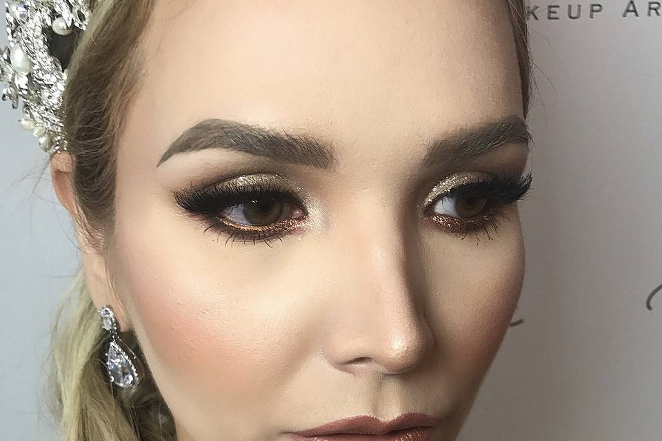 Maquillaje y Peinado