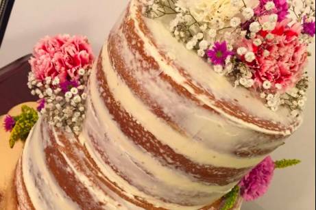 Naked cake con flores naturale