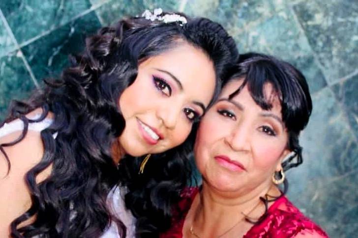 Maquillaje y peinado, novia y mamá