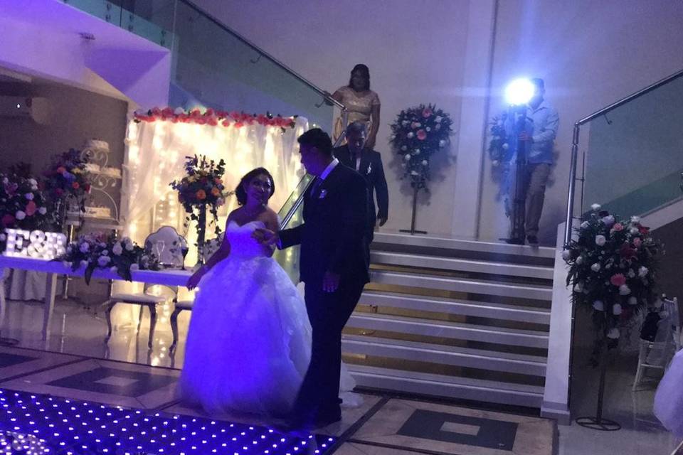 Novios escalera