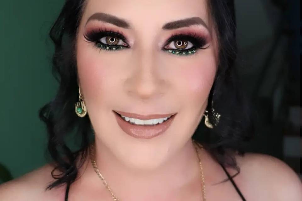 Maquillaje y peinado