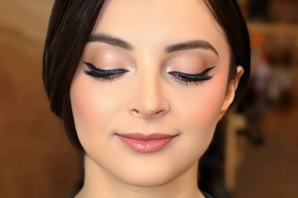 Maquillaje y peinado