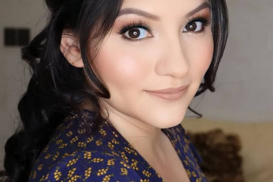 Maquillaje y peinado