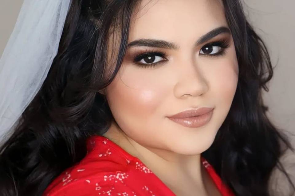 Maquillaje y peinado