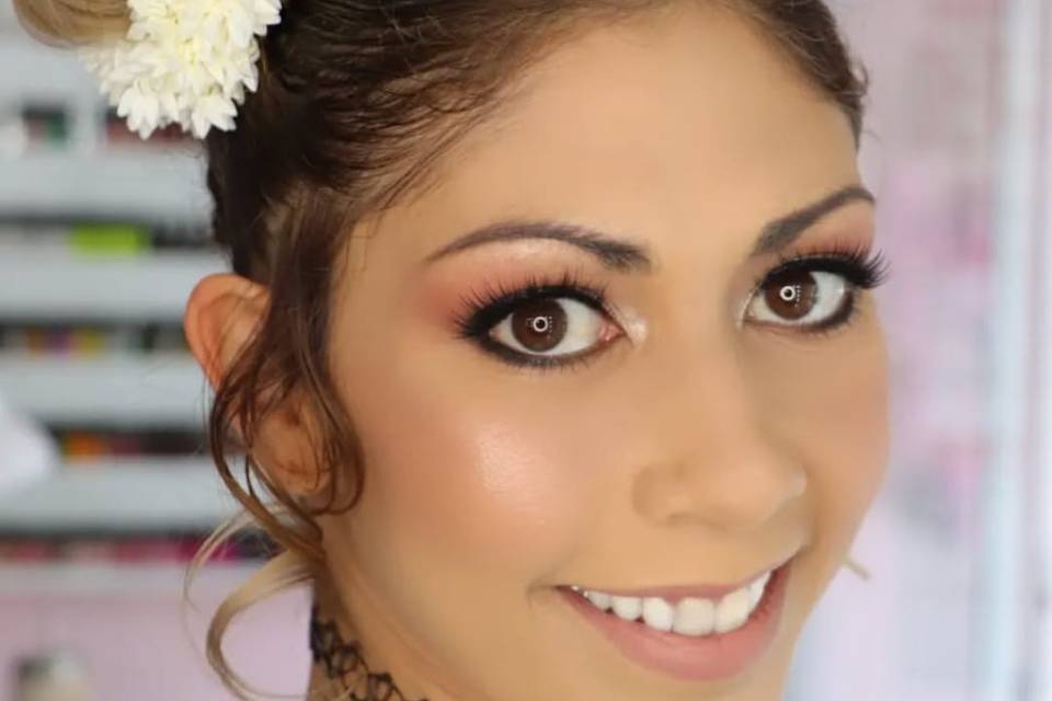 Maquillaje y peinado