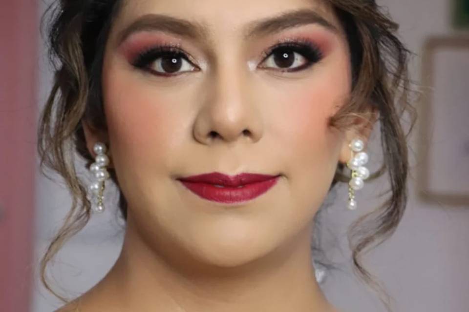 Maquillaje y peinado