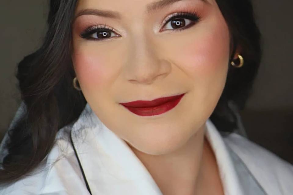 Maquillaje y peinado