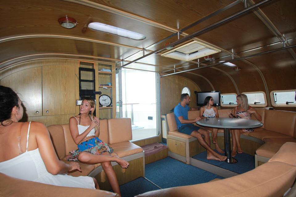 Interior de catamarán