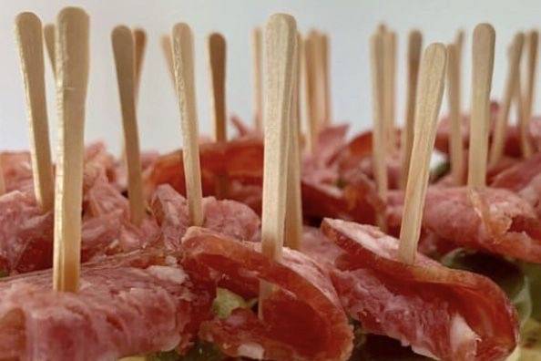 Quesos, aceitunas y jamón