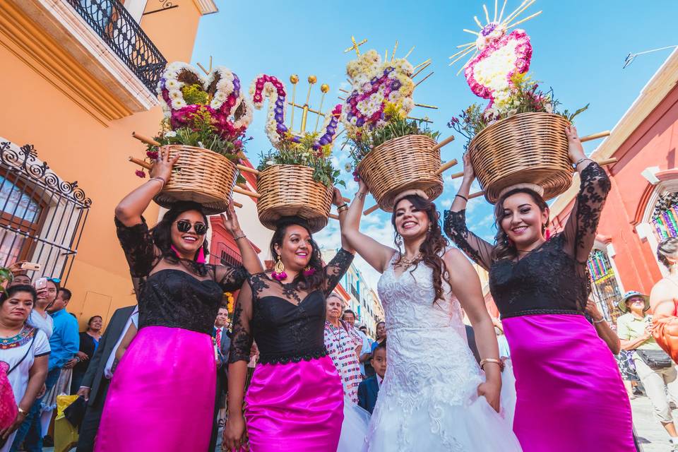 Novia y las damas en Oaxaca