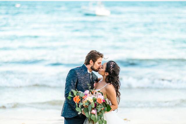 Daniela + Florian VillaLaJoya