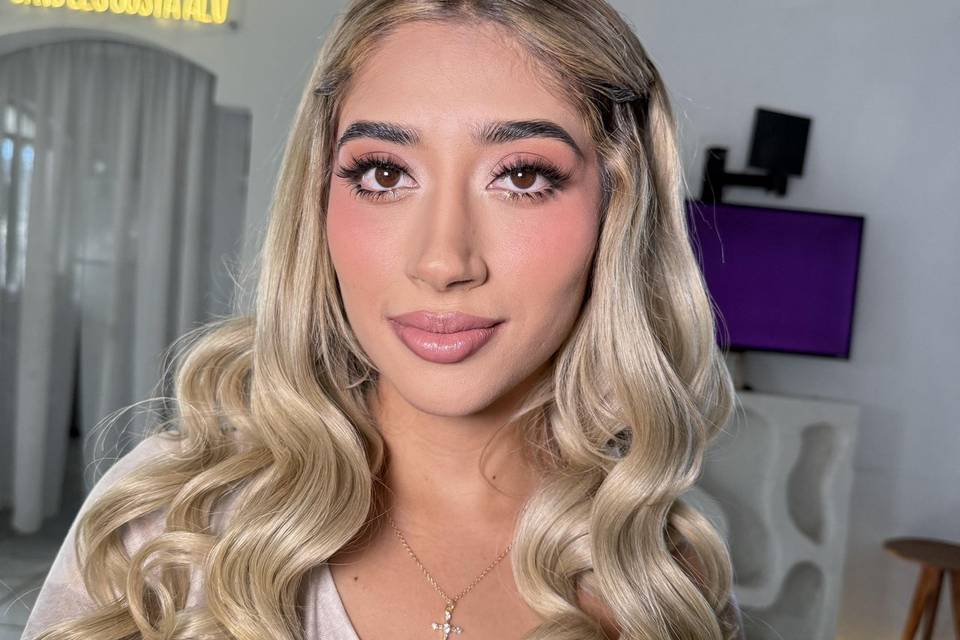 Look de novia con productos duraderos
