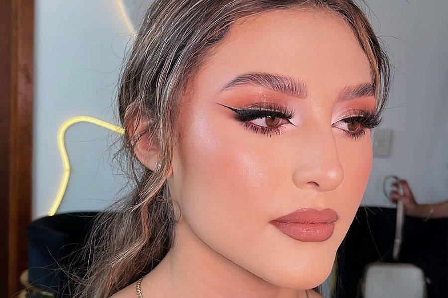 Maquillaje en tono coral