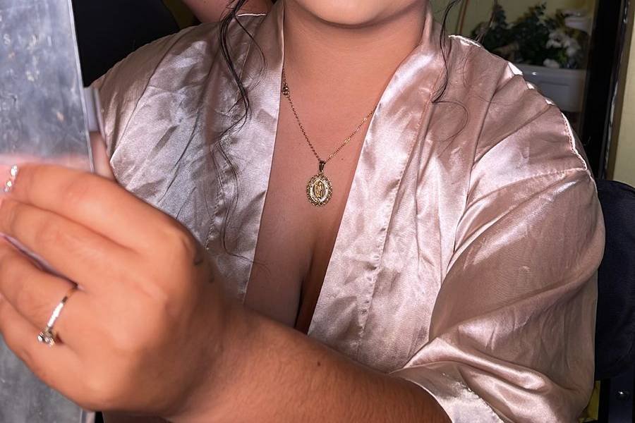 Look de novia con productos duraderos