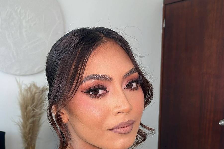 Look de novia con productos duraderos