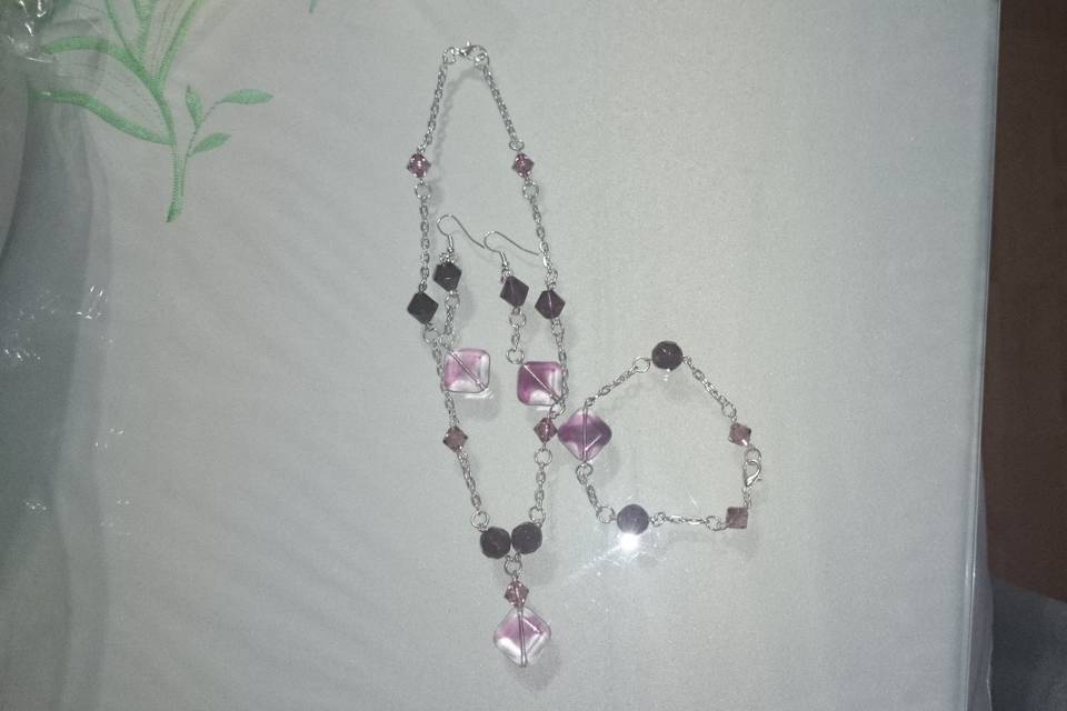 Collar, pulsera y aretes