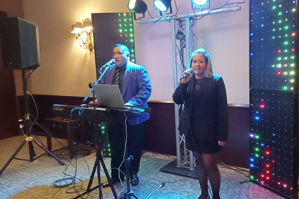 Versátil - Teclados y Voces