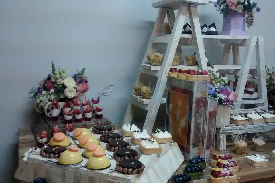 Mesa dulces boda tono rojo