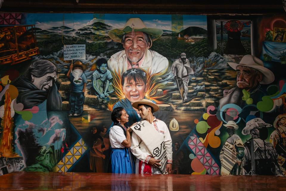 Pareja con trajes típicos mexicanos