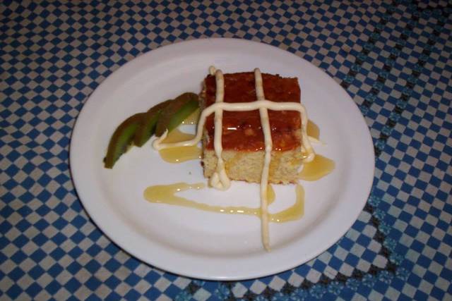 Pan de elote con crema y miel