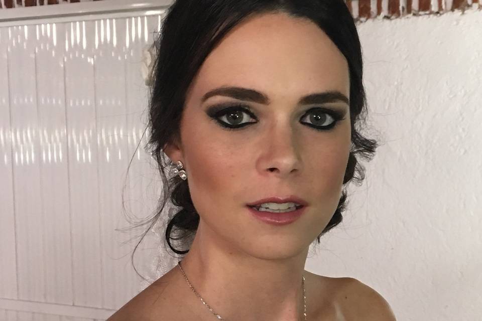 Maquillaje y peinado novia