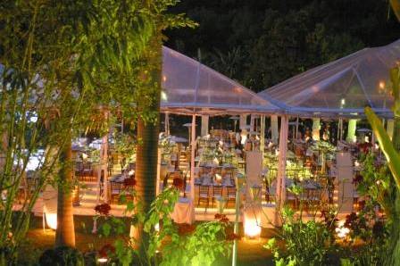 Toldo transparente de noche