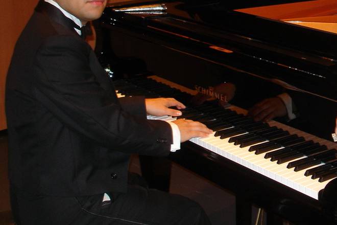 Director y pianista