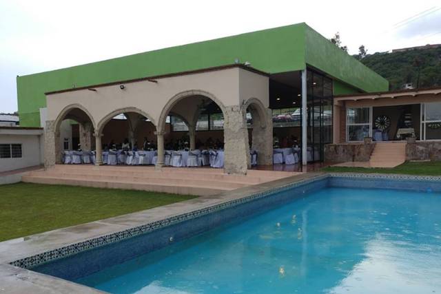 Exterior y alberca