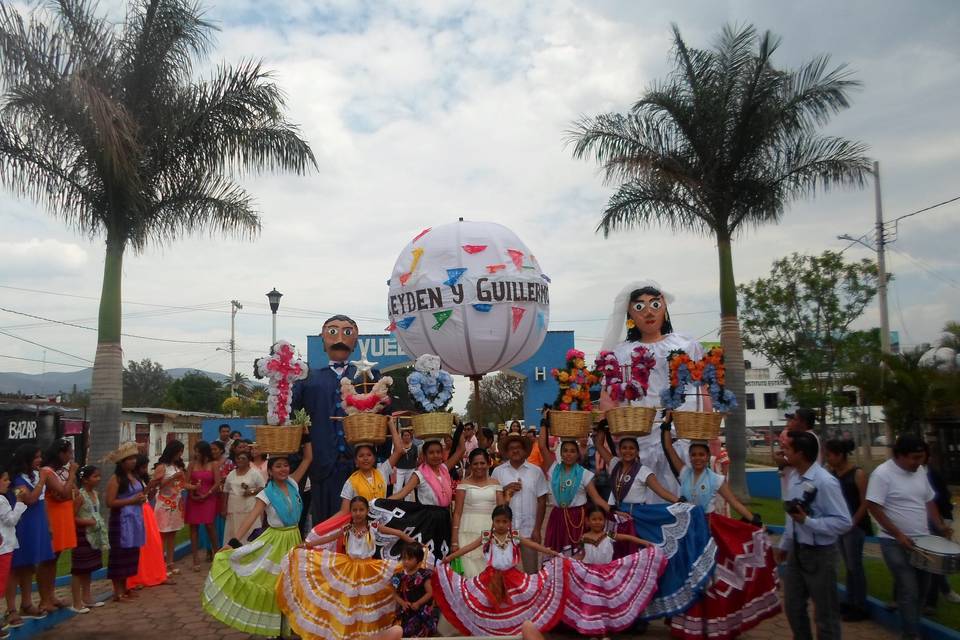 Oaxaca bello con calendas