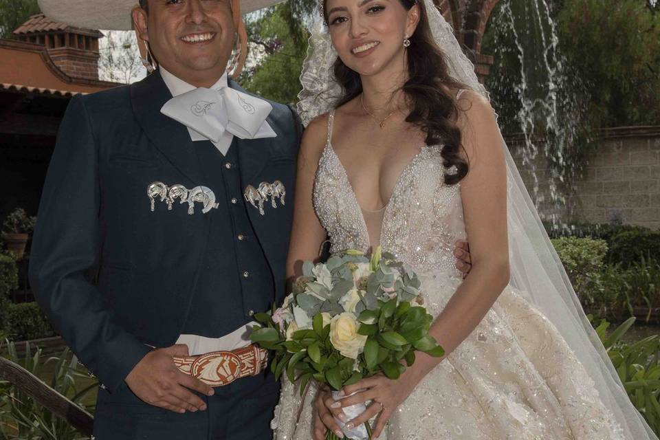 Pareja casada tomados de la mano