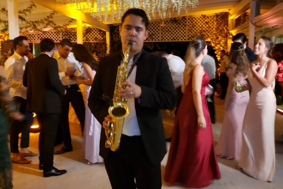 Saxofón para el cóctel