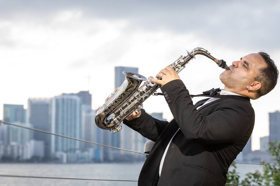 Saxofonista en su recepción