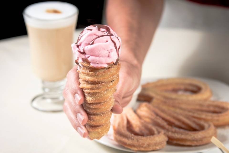 Cono churro helado de fresa