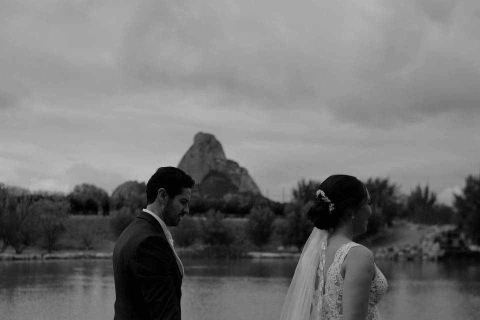 Novios caminando