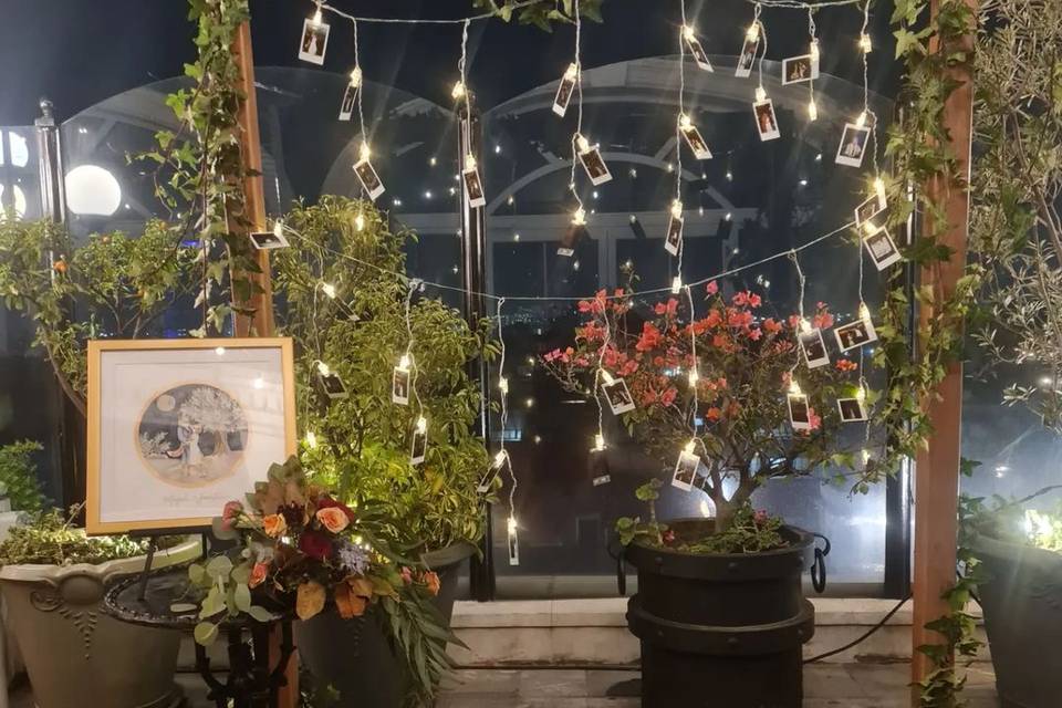 Spot con luces y flores