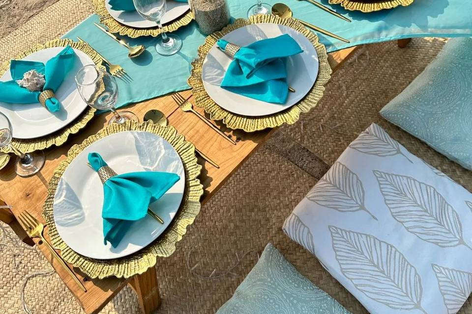 Mesa decorada en azul