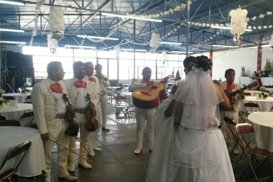 Vals con mariachi