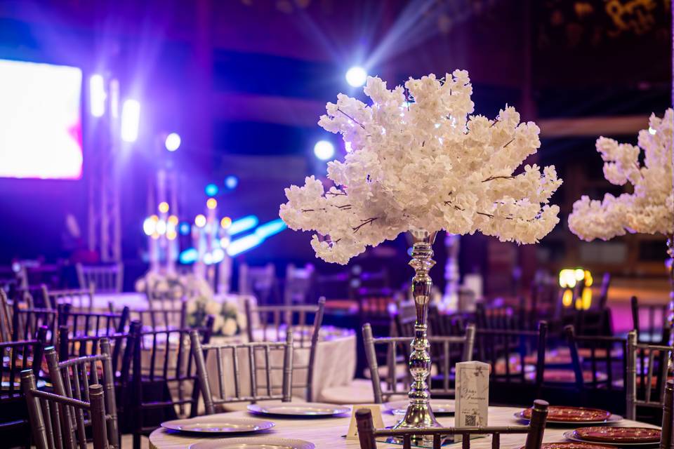 Centros de mesa con flores blancas