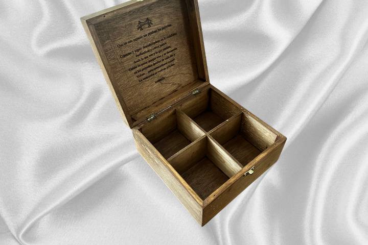 Caja de madera para tarjetas