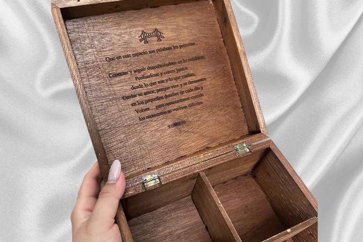 Caja de madera para recuerdos