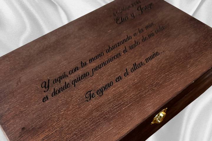 Caja de madera para padrinos