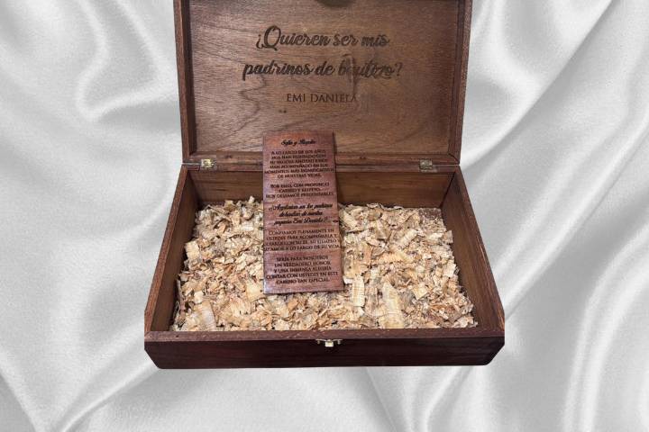 Caja de madera grande padrinos