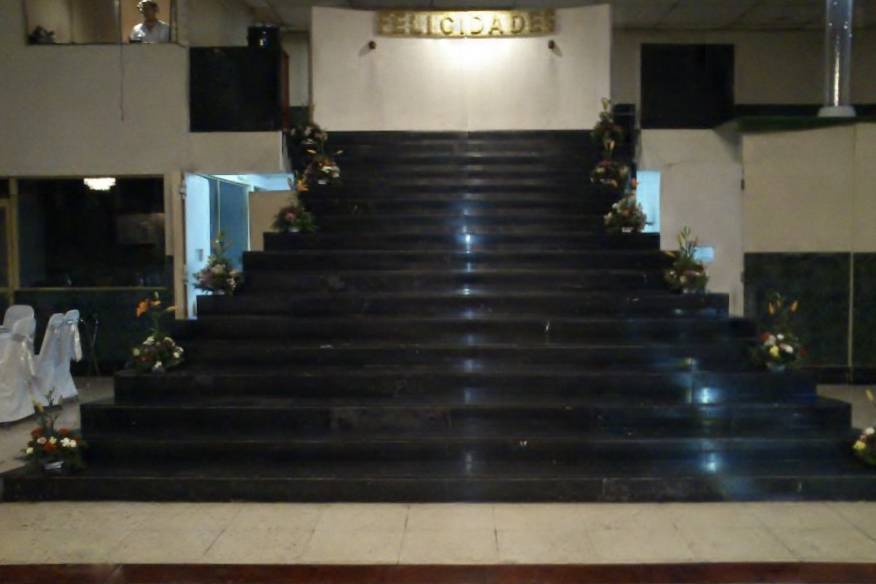 Escalinata de mármol negro