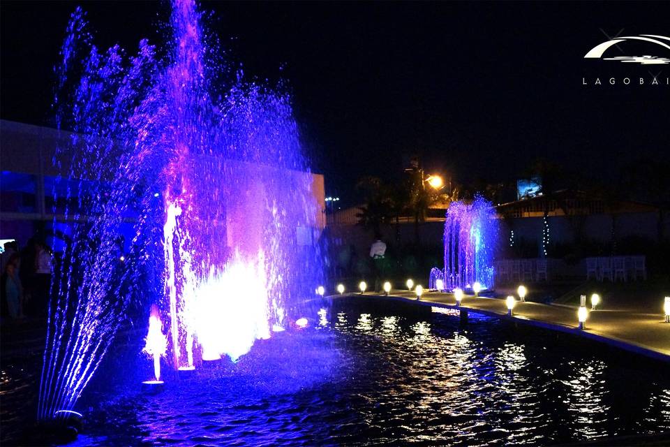 Puente y Fuentes iluminadas