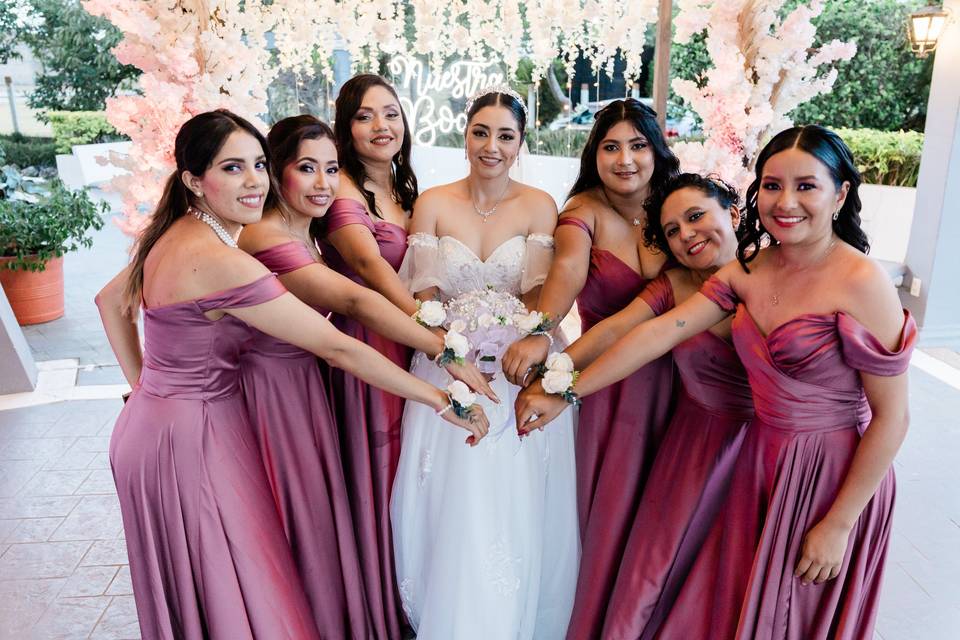 Novia con sus damas de honor