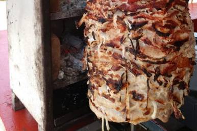 Carne y cebolla asada al carbón